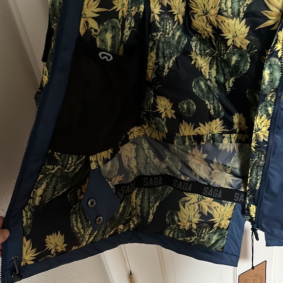 SAGA Outerwear Co. Rouge Jacket - Picture 7 of 7